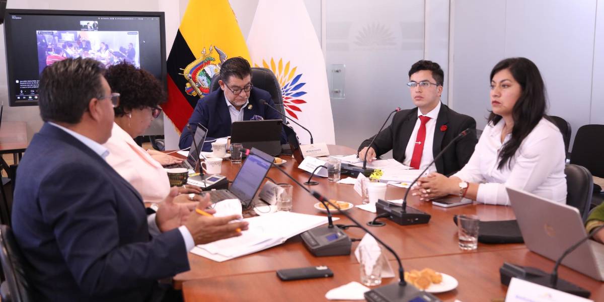 Los ministros no comparecieron a la Asamblea para informar sobre el derrame de petróleo en Esmeraldas