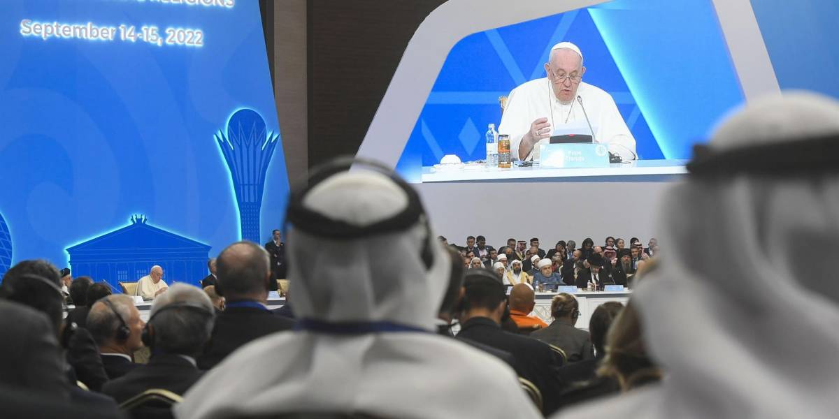 El papa asegura a los líderes religiosos que Dios nunca conduce a la guerra