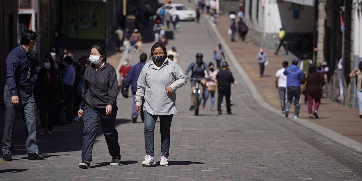 COVID-19: Los vacunados con dos dosis superan a los contagiados en Ecuador