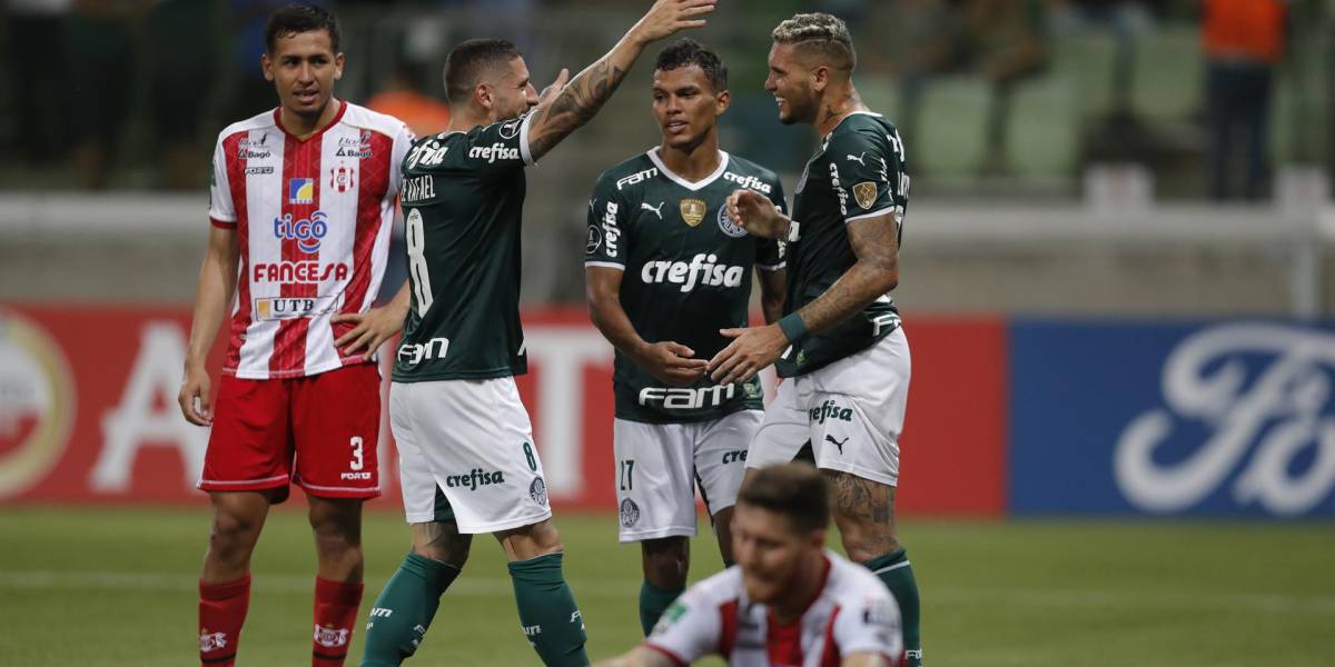 Palmeiras golea 8-1 a Independiente Petrolero y comanda el grupo de Emelec en la Copa Libertadores