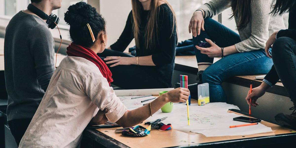 Las mujeres ganan USD 0.77 por cada dólar que recibe un hombre, según informe del Banco Mundial