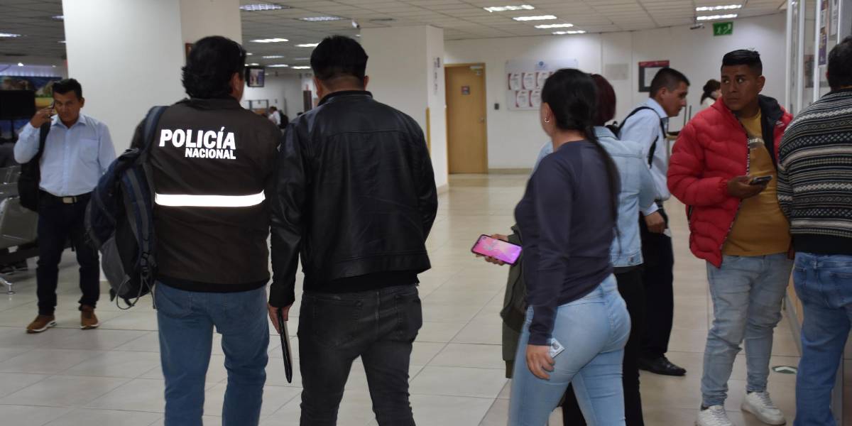 Registro Civil: 13 personas fueron detenidas tras operativos para combatir a mafias de tramitadores, en 2025