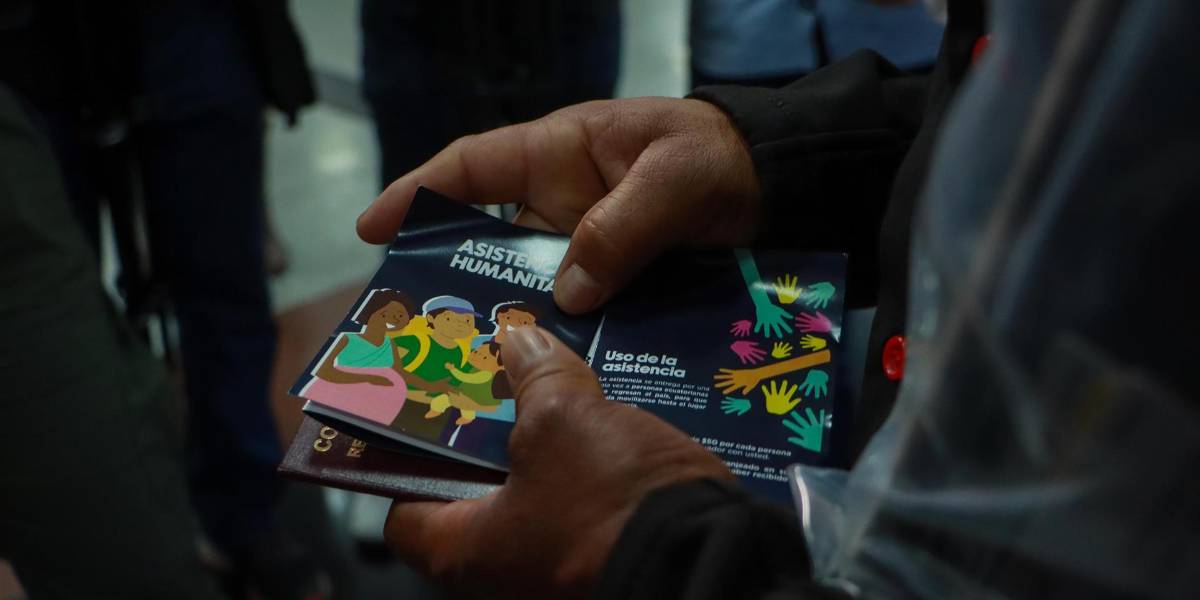 Los ecuatorianos deportados de EE. UU. recibirán hasta tres salarios básicos, asegura el MIES