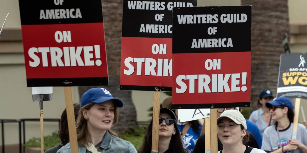 Guionistas de Hollywood ratifican el nuevo convenio que pone fin a la huelga