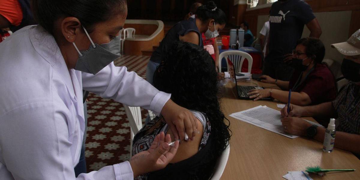 Se registró alta afluencia de personas en 'vacunatón' realizado en Quito