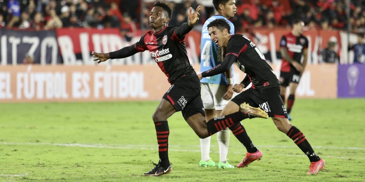 Djorkaeff Reasco anotó en la goleada de Newell's Old Boys en la Copa Sudamericana