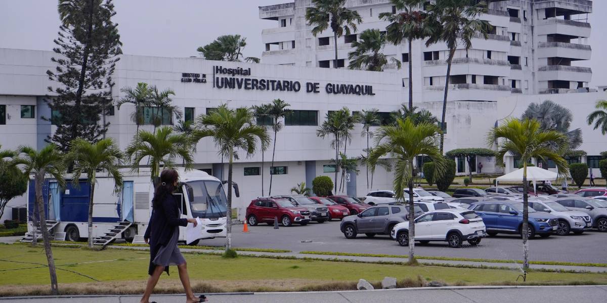 Este es el capitán de la Armada que asumirá la gerencia del Hospital Universitario de Guayaquil