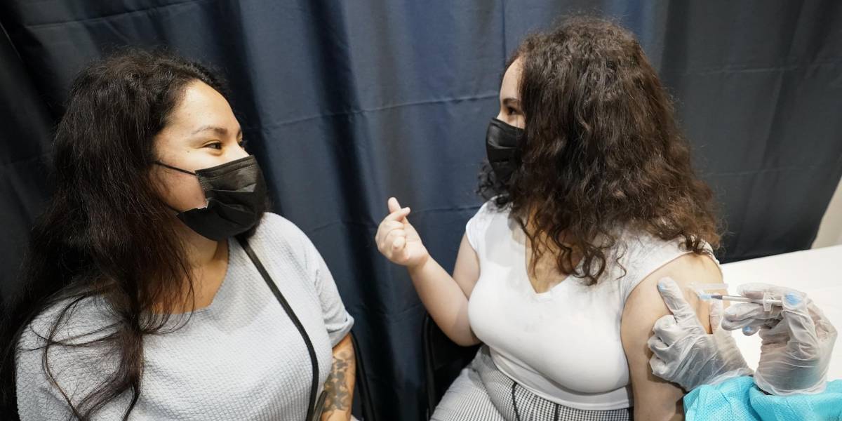 EE.UU. vuelve a pedir el uso de mascarilla en lugares cerrados