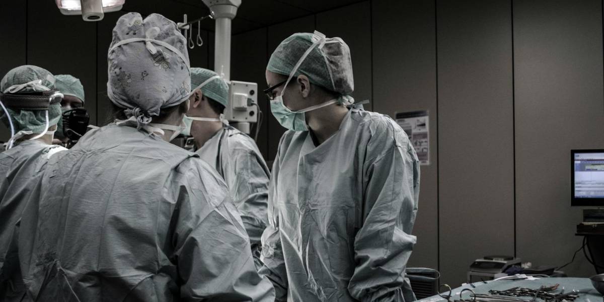 Ecuador tramitará acreditación mundial en Medicina para garantizar validez de títulos en Argentina