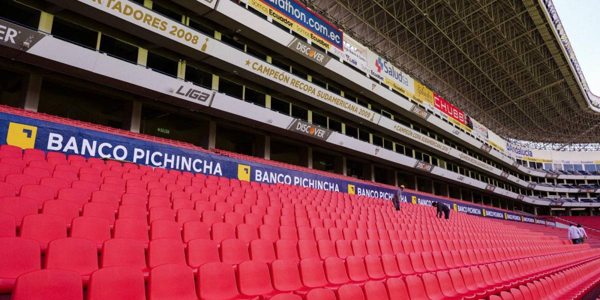Liga de Quito empezó a colocar butacas en el estadio Rodrigo Paz Delgado
