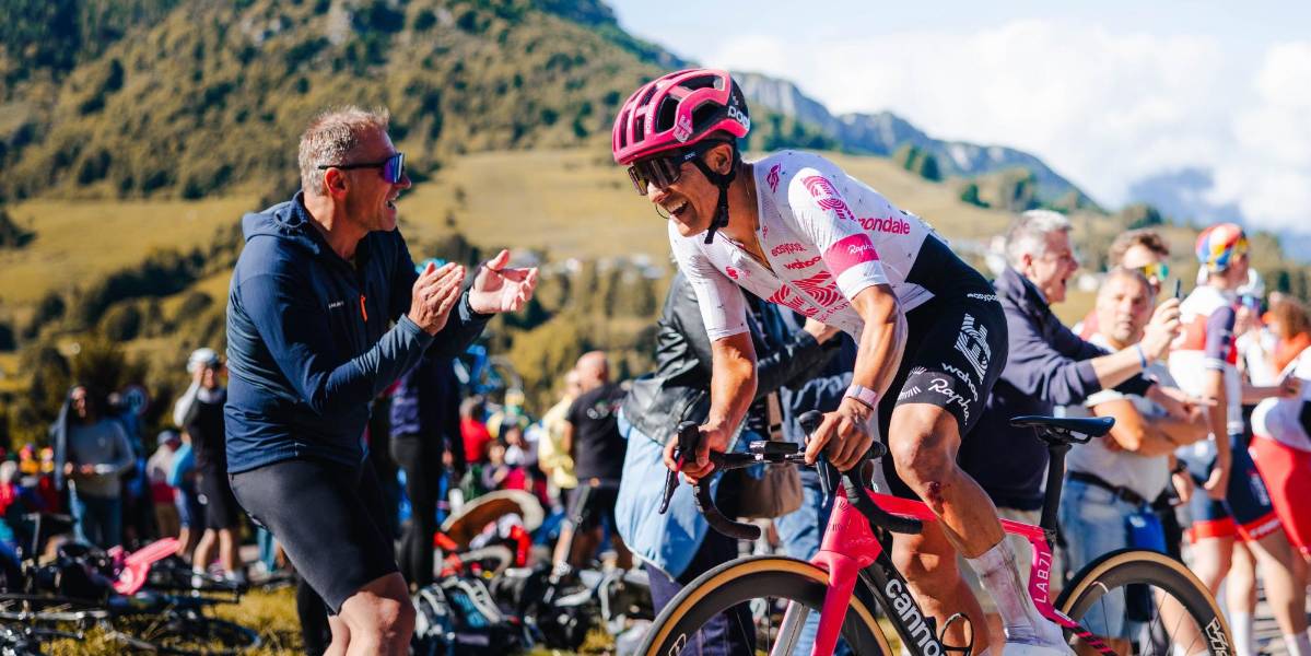 Richard Carapaz finalizó tercero la Etapa 17 y es segundo en la general del Giro de Italia