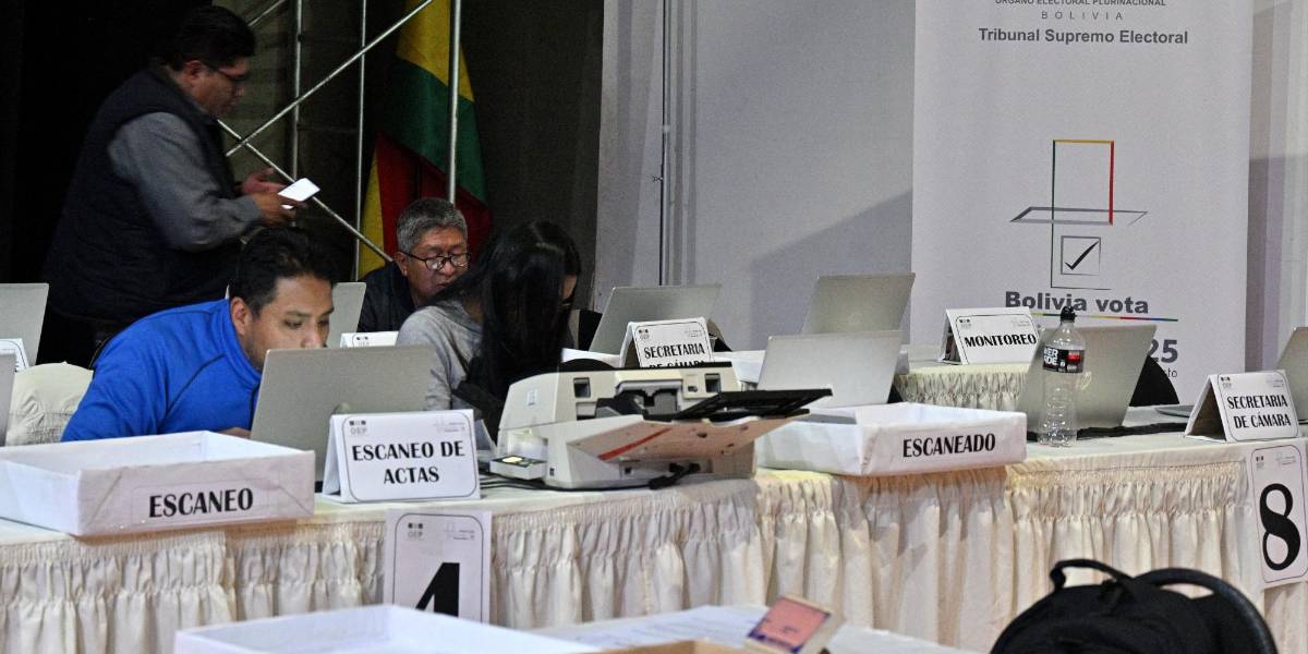 El Tribunal Supremo Electoral de Bolivia pide ir a votar este domingo sin teléfono móvil