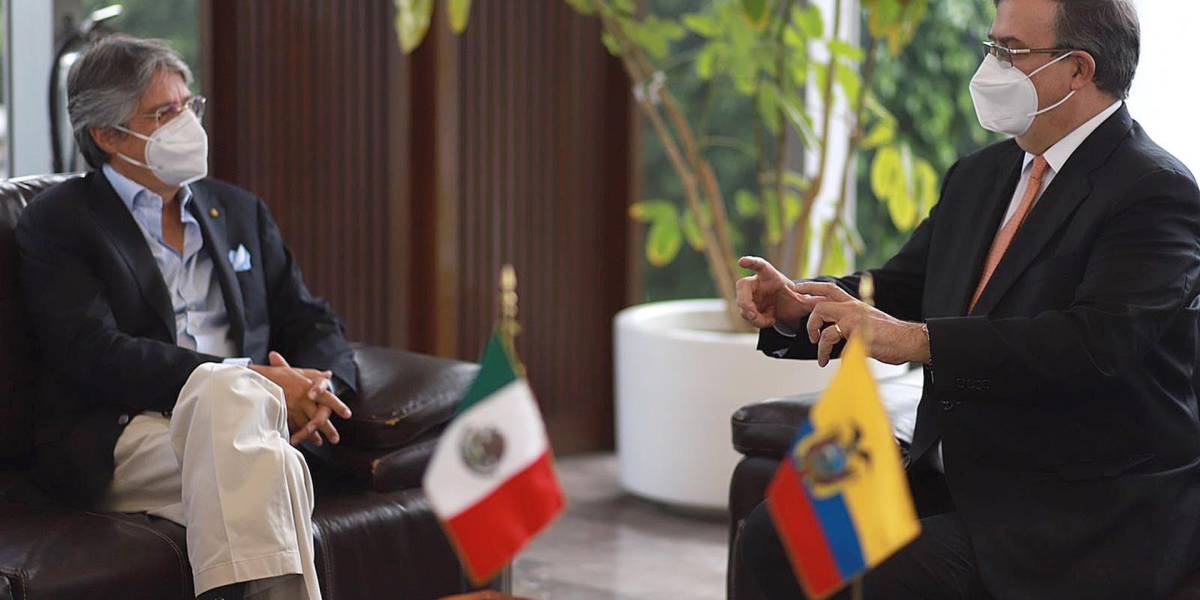 El presidente de Ecuador llega a México para visita con agenda comercial