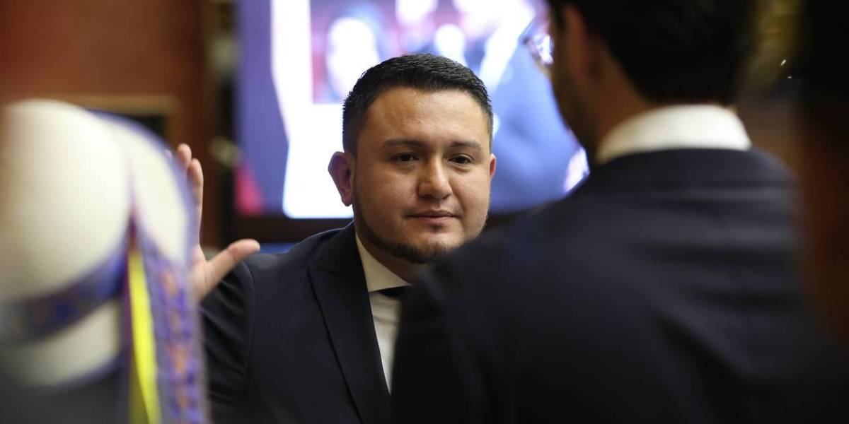 La prefecta de Esmeraldas rompe con la cúpula del PSC y defiende al asambleísta Samuel Célleri