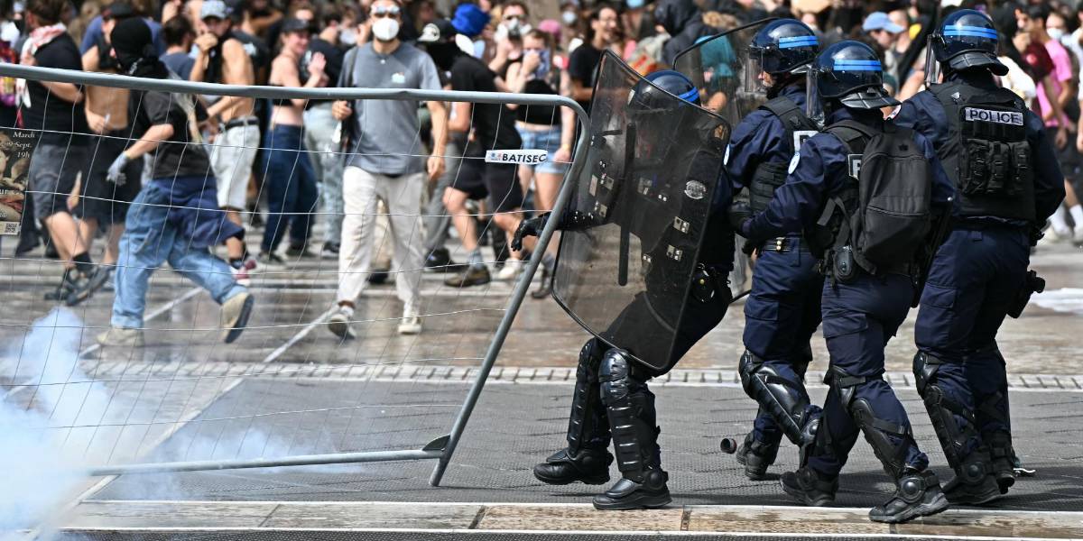 Bloqueos y manifestaciones en Francia, mientras el nuevo primer ministro promete romper con el pasado