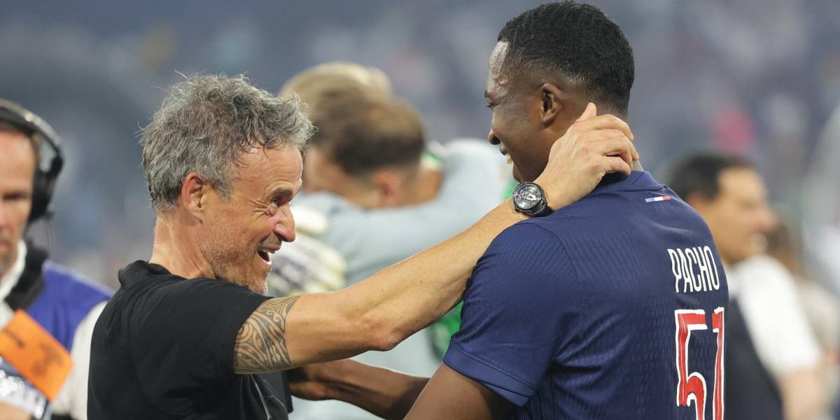 El emotivo abrazo de Luis Enrique con Willian Pacho, tras quedar campeón de la Champions League