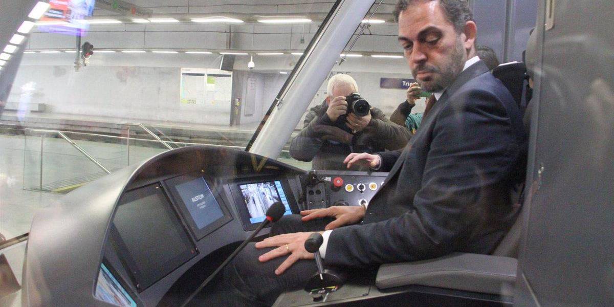 Arrojan pintura verde al ministro de Medio Ambiente de Portugal