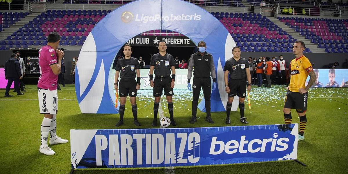 Árbitros levantan la medida de no pitar informa el presidente de LigaPro