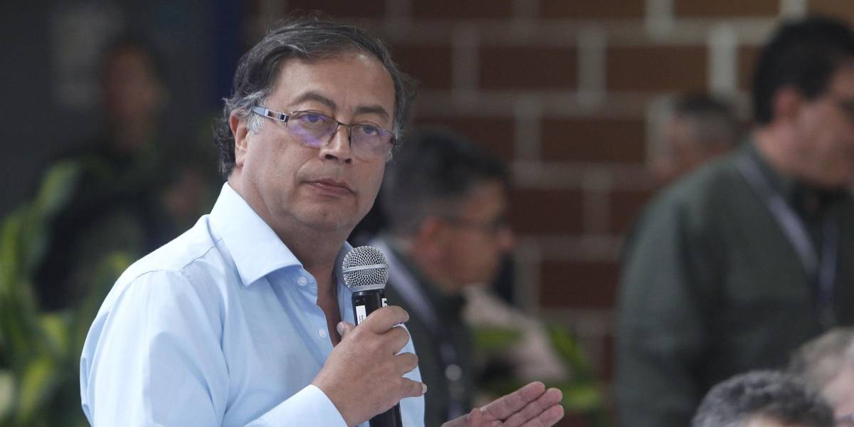 El presidente de Colombia anuncia que subirá el costo de la gasolina