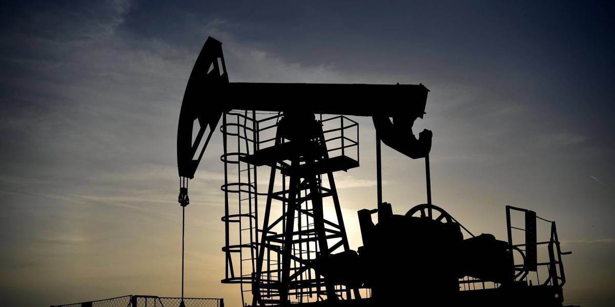 Petróleo de Texas cierra en 87 dólares, tras recorte de OPEP
