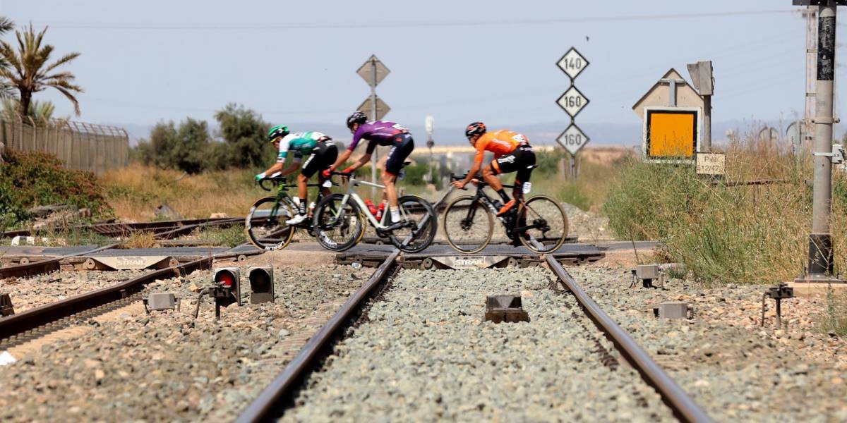 Culmina la octava etapa de la Vuelta a España; Carapaz mantiene posición en la general