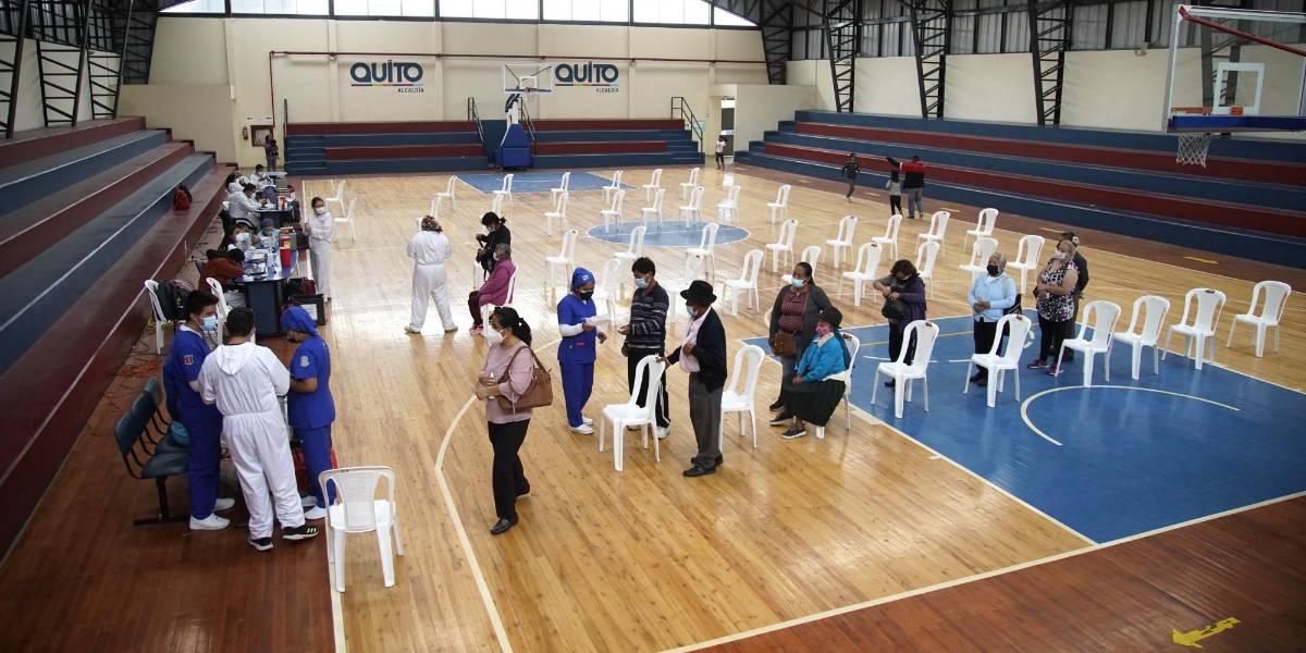 COVID-19: jóvenes entre 18 y 24 años, entre los que menos se han vacunado en Ecuador