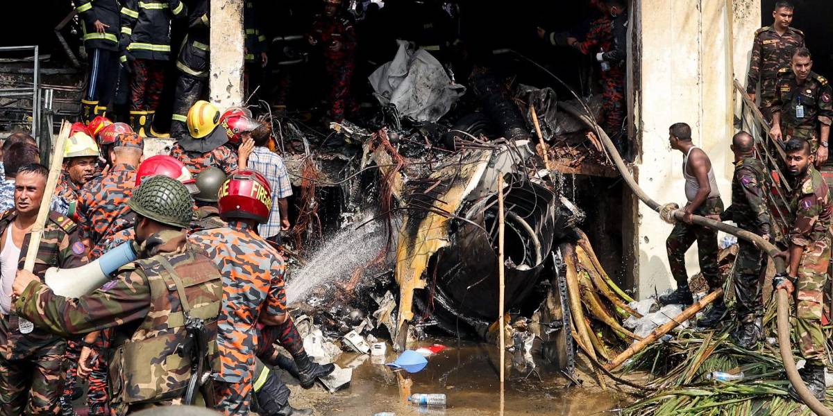 Se elevan a 16 los muertos y 100 los heridos en el accidente de un avión militar en Bangladés