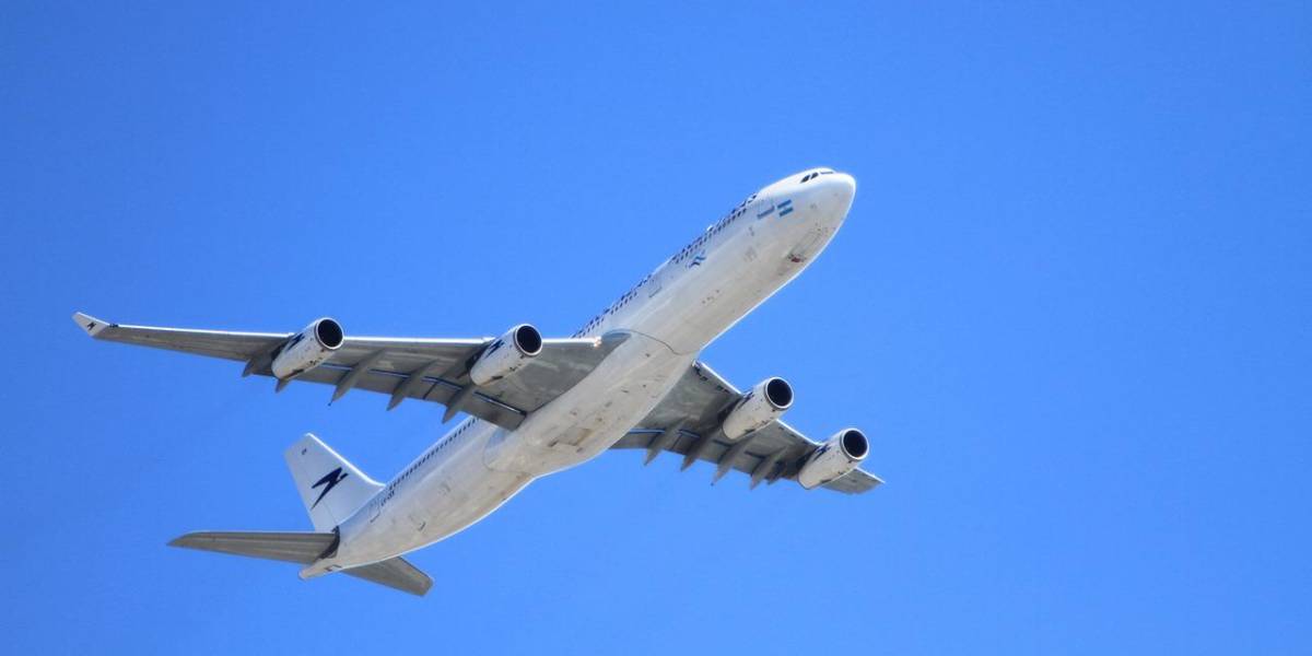 Una aerolínea de EE.UU. ubicó en un vuelo equivocado a un niño que viajaba solo