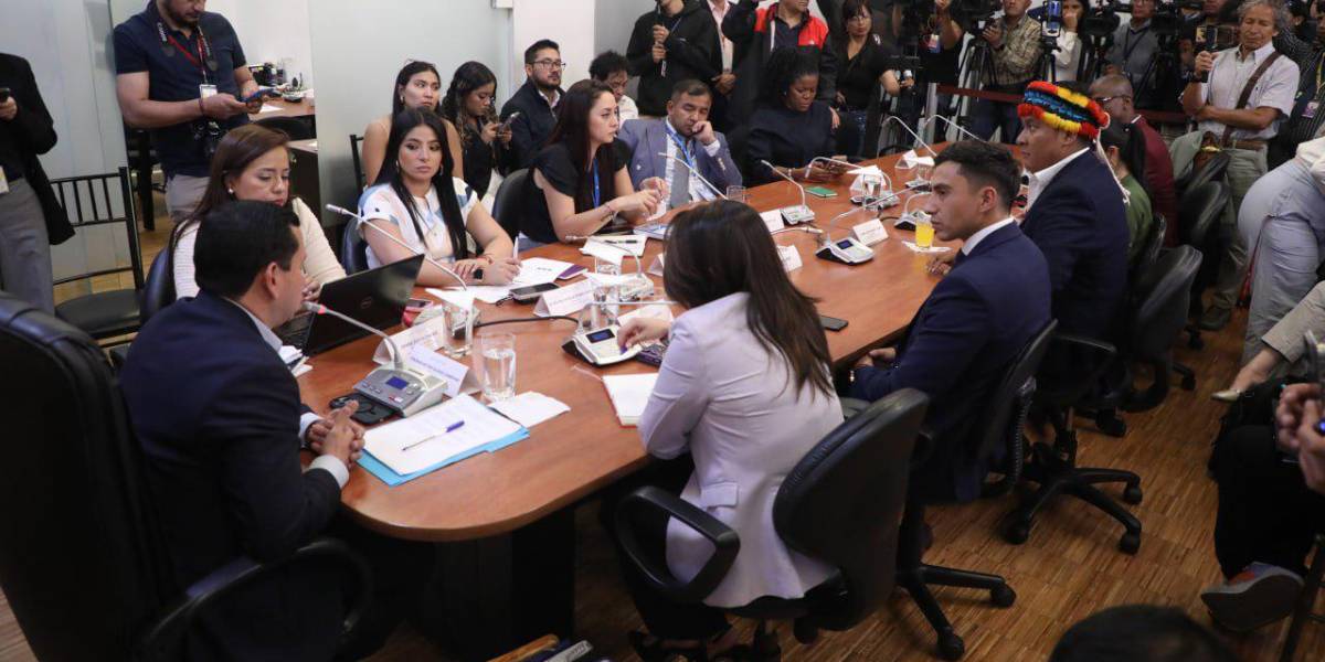 Ana Herrera señala conflicto de intereses de Ferdinan Álvarez en la fiscalización de corrupción en hospitales