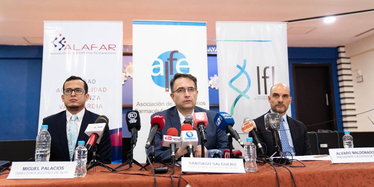 Incertidumbre en sector farmacéutico sobre plan para externalizar farmacias