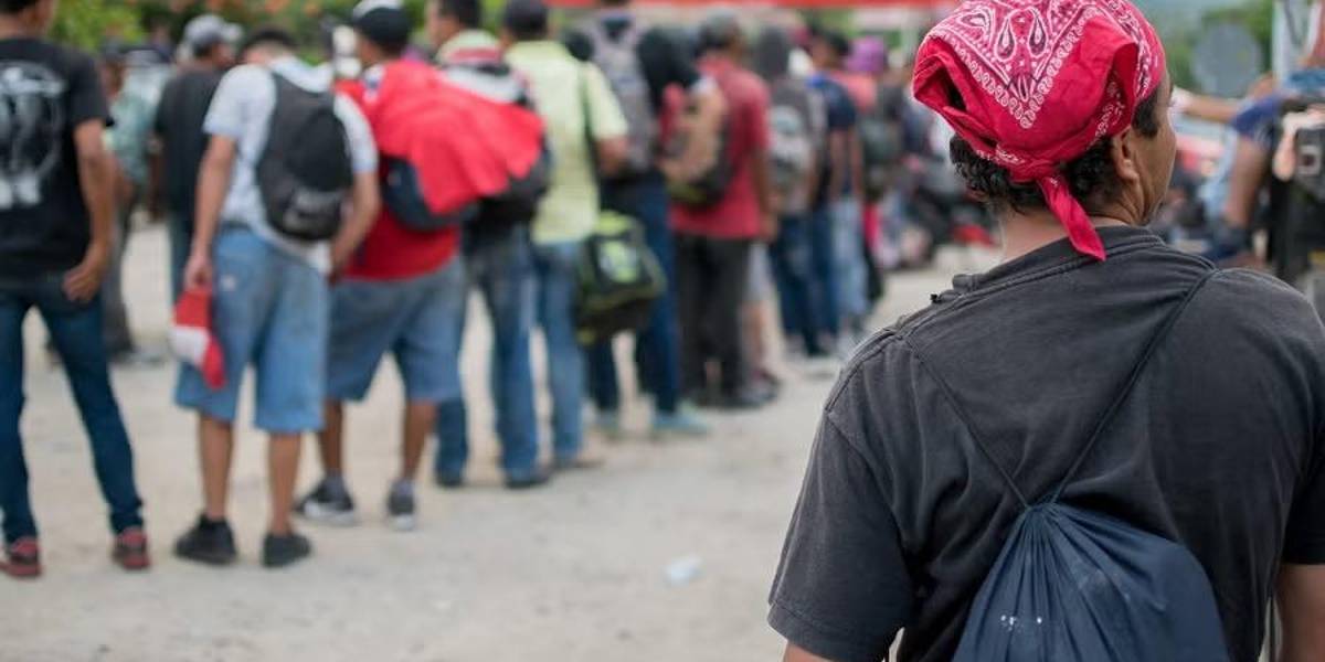 Tres detenidos en Perú por transportar a 23 migrantes irregulares en frontera con Ecuador