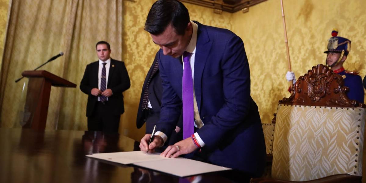 Noboa cambia a los gobernadores de cuatro provincias