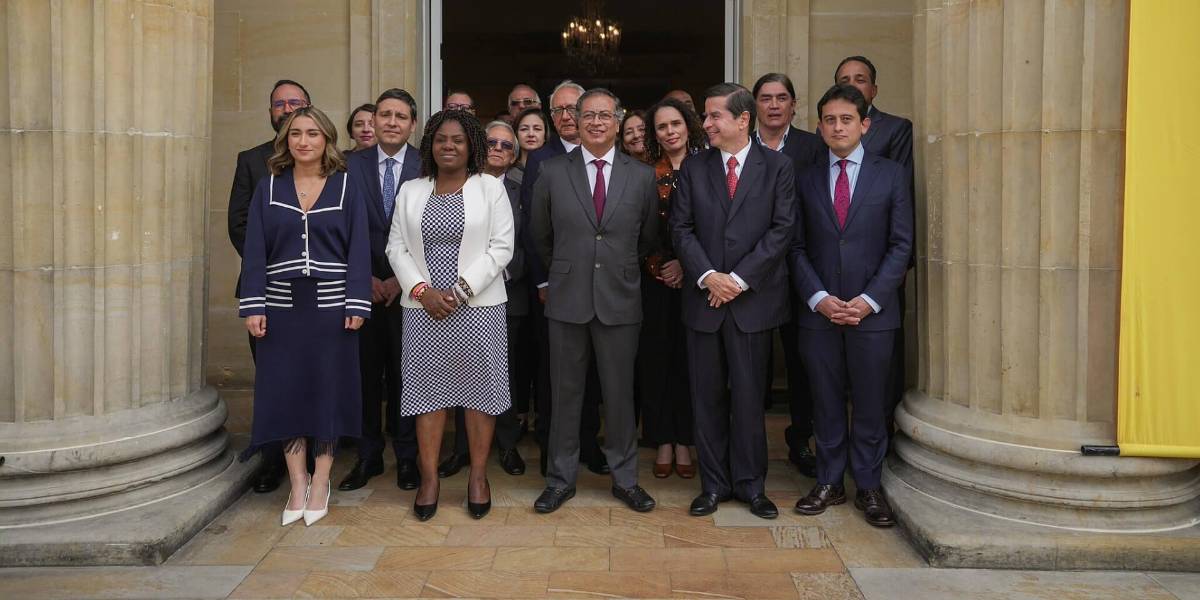 Funcionarios del gabinete de Gustavo Petro renuncian a sus cargos