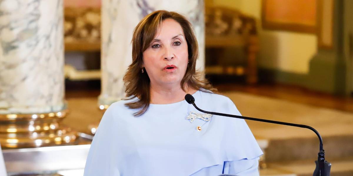 Fiscalía de Perú exige a Boluarte documentación sobre su cirugía oculta