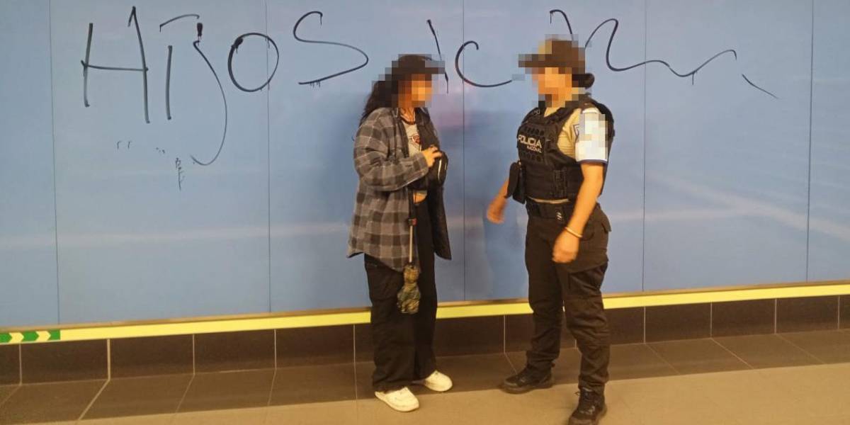 Metro de Quito: una mujer fue multada con USD 460 por grafitear en la estación El Ejido