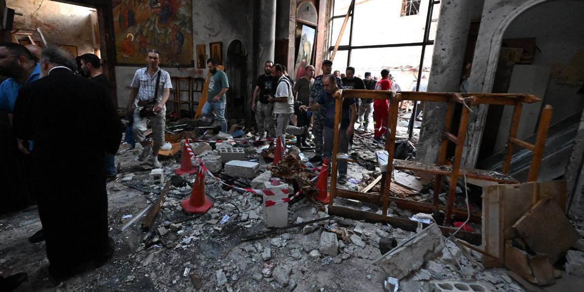 Suben a 20 los muertos en ataque atribuido a Estado Islámico contra una iglesia de Damasco