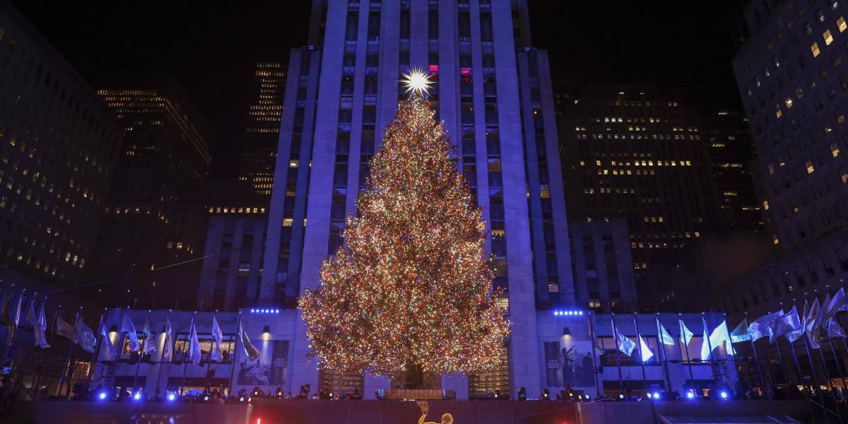 Nueva York da la bienvenida a la Navidad con el árbol Rockefeller Center