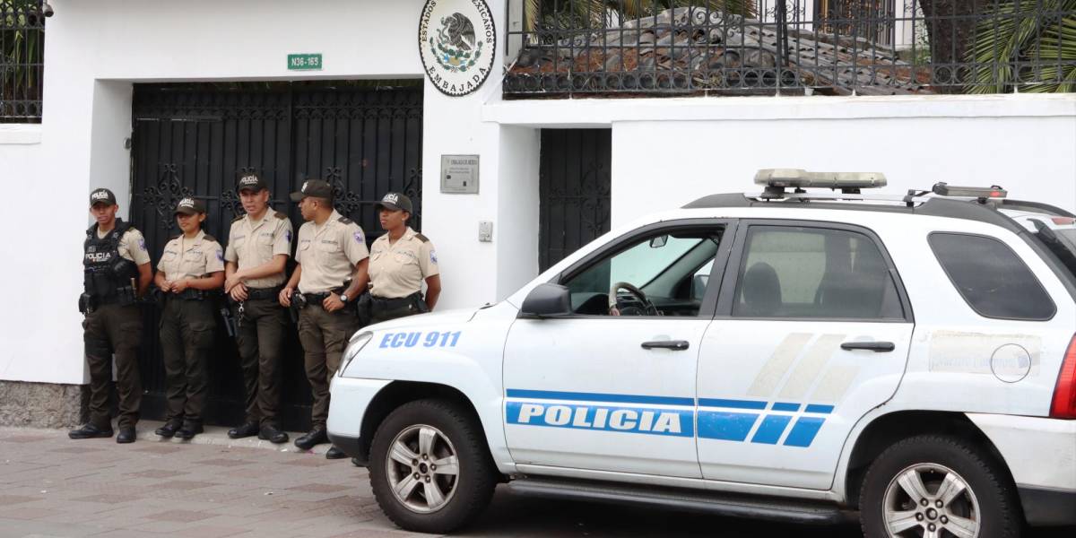 Correa pide a la UE y al mundo que presionen a Quito para que permita la salida de Glas