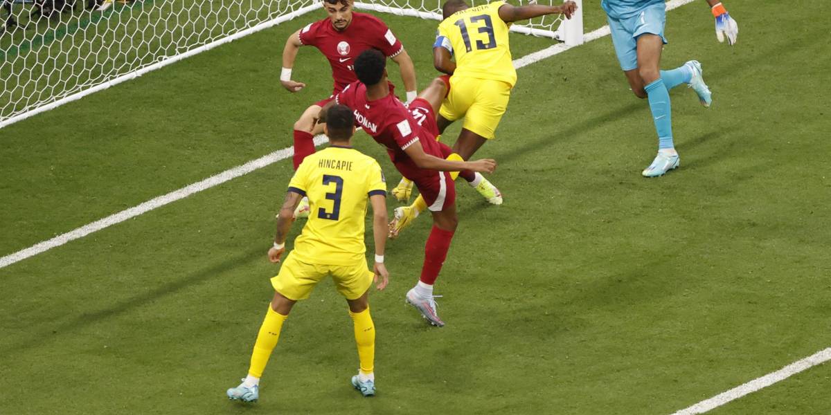 ¿Por qué el VAR no convalidó el primer gol de Ecuador en Qatar 2022?
