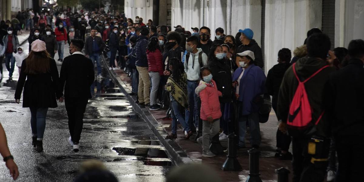 COVID-19: Quito registra aumento sostenido de contagios, mientras el calendario festivo con 400 eventos continúa