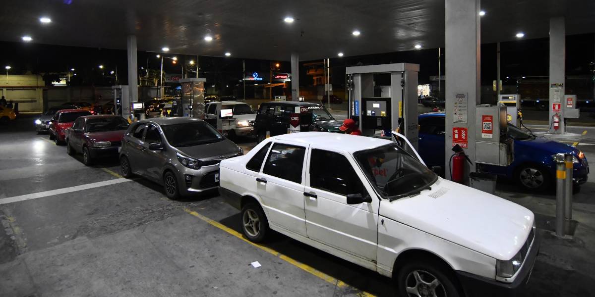 La Agencia de Regulación y Control de Energía deberá evitar la especulación de las gasolinas extra y ecopaís tras alza de precio