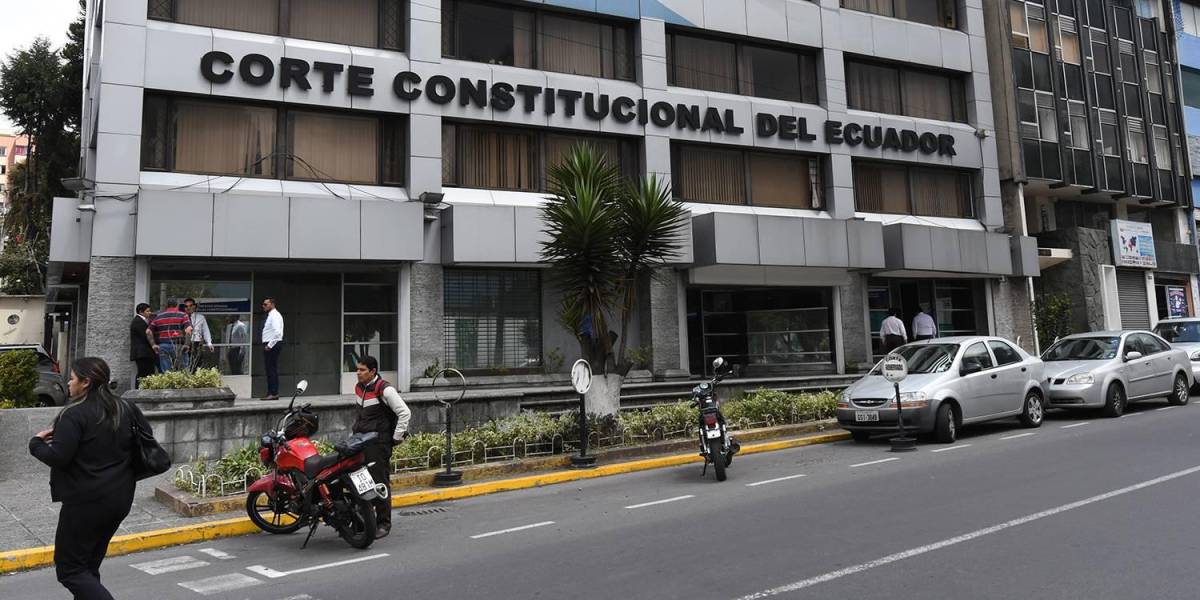 Muerte cruzada en Ecuador: no existe un procedimiento claro para tramitar los decretos-ley en la Corte Constitucional