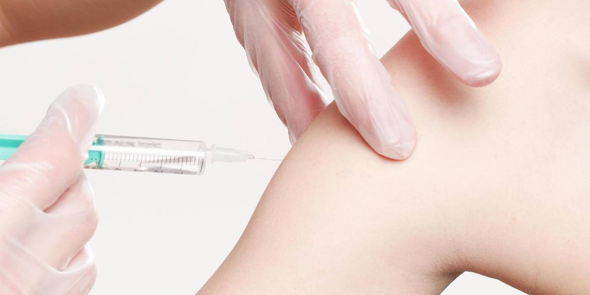 Vacunas de ARN mensajero contra el covid podrían prolongar la vida de pacientes con cáncer