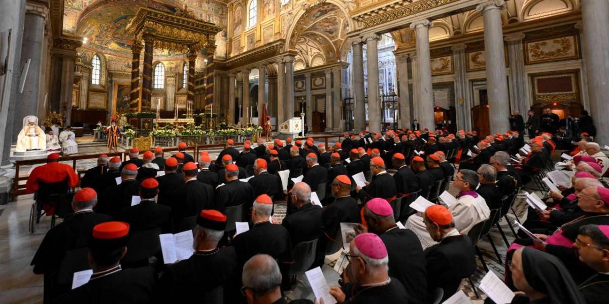 Los cardenales se reúnen para elegir la fecha del cónclave y tejer alianzas