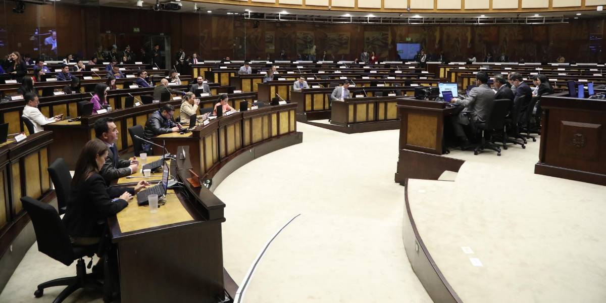 Los asambleístas del correísmo anuncian que llevarán megáfonos al Pleno del Palacio Legislativo
