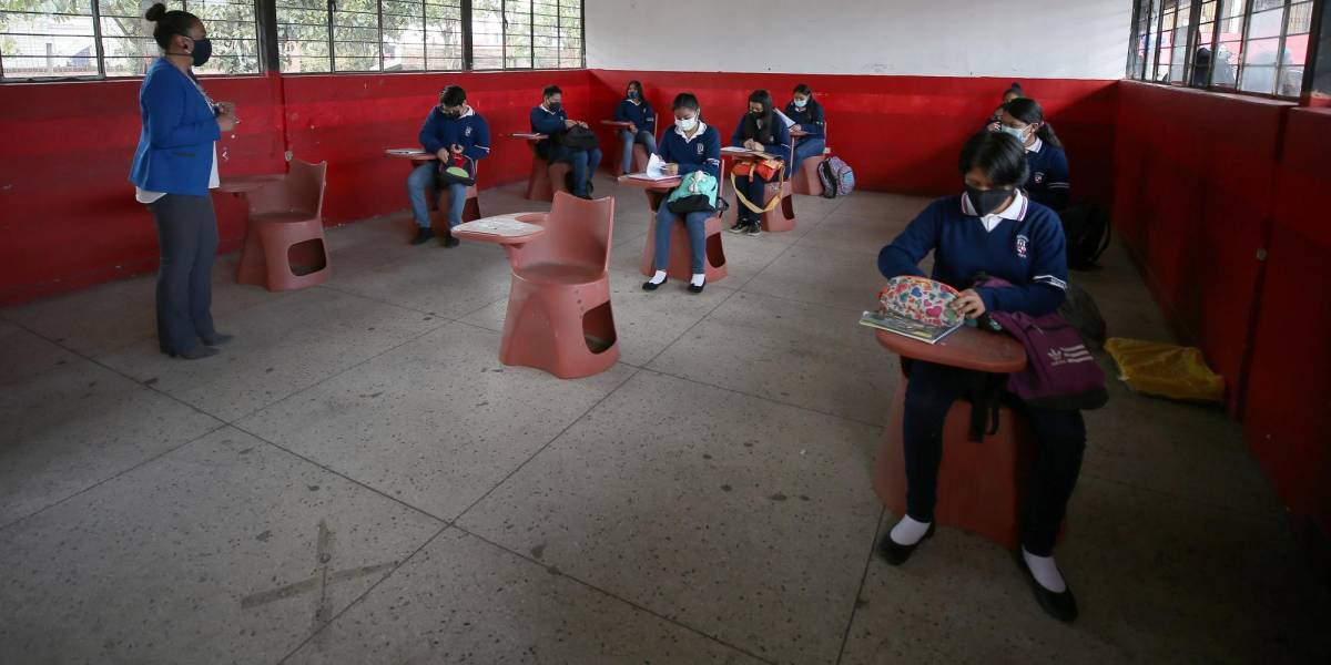 La variante delta está en 13 provincias del Ecuador, mientras preparan el regreso a clases