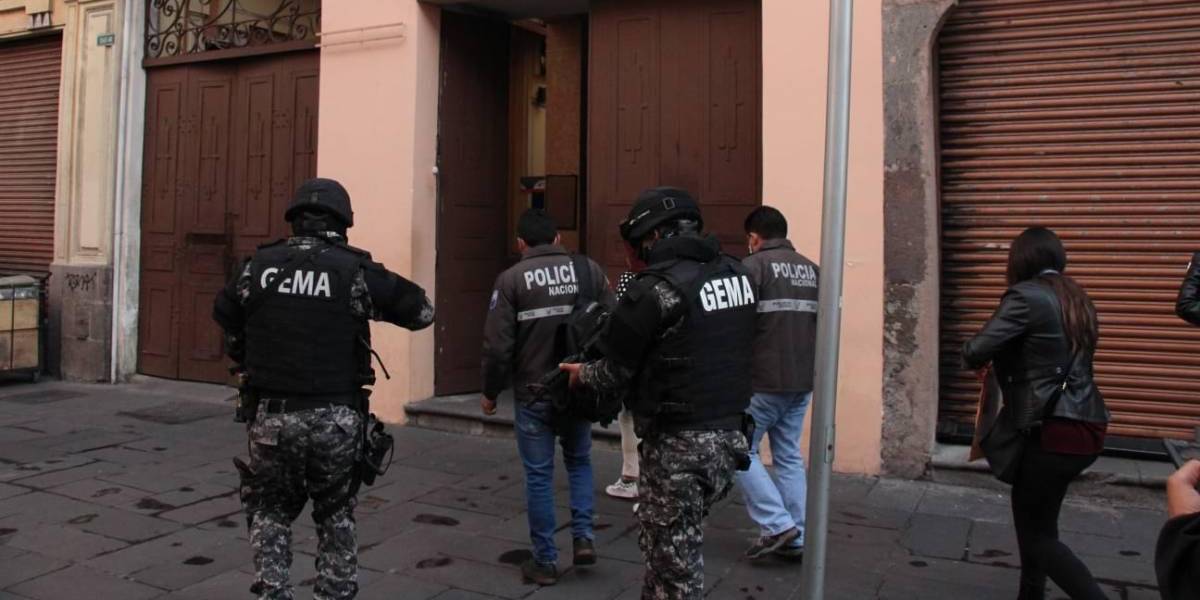 Detienen a 6 personas en allanamientos en Quito y Guayaquil relacionados con los chats de Sebastián Yunda