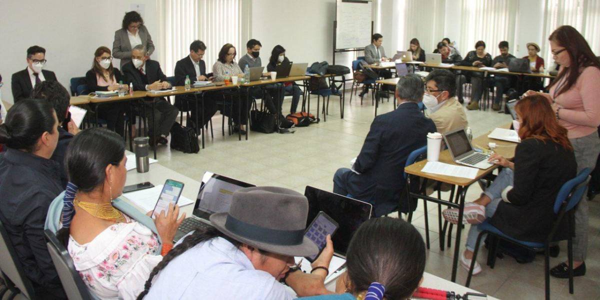 Mesas de diálogo se enfocan en subsidios y acciones en el sistema financiero