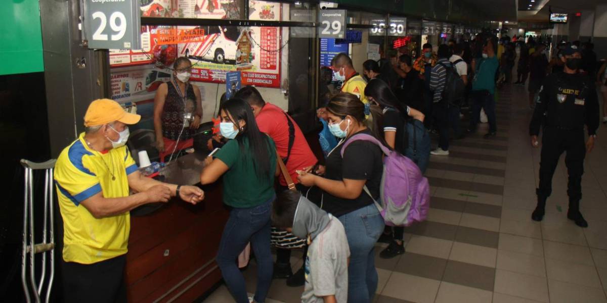 Incertidumbre sobre si deben pedir carnet de vacunación en terminales terrestres