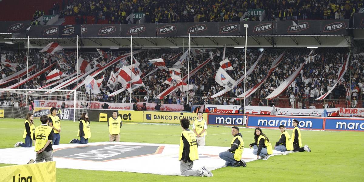 Hinchas de Barcelona SC causaron incidentes en el estadio Rodrigo Paz Delgado de Liga de Quito